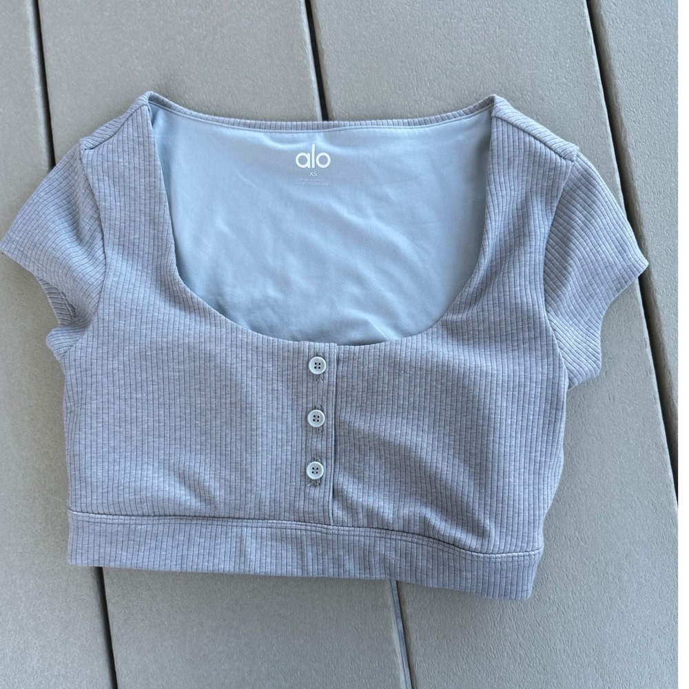 Alo Yoga Blissful Henley Bra Top Athletic Heather Grey Ribbed XS Cap Sleeve - Picture 4 of 6